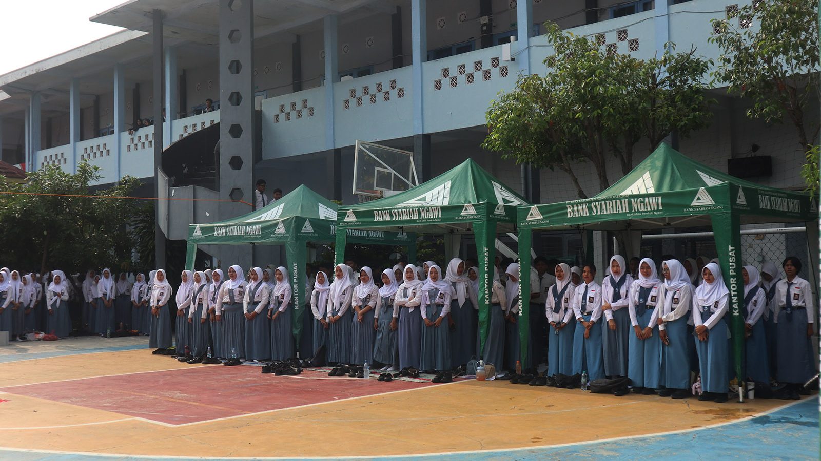 5. Siswa Menyanyikan Lagu Indonesia Raya